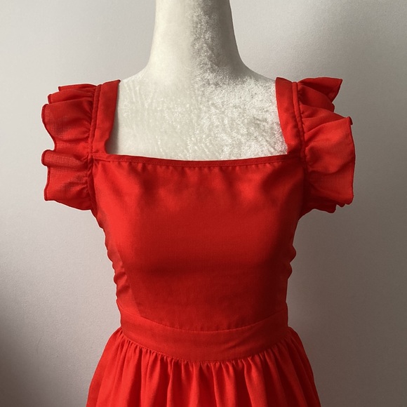 Red Sleeves Square Neckline Dress - Picture 3 of 11
